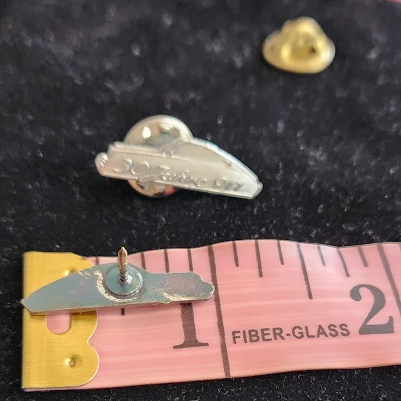 Vtg Porsche 30 Juhre 911 Pin - Picture 3 of 3